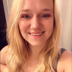 Meet your Posher, Steffany